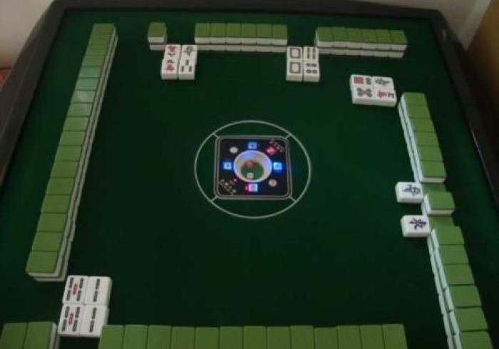 一定有看完！自动麻将机遥控器程序控牌器(普通麻将作假的方法)